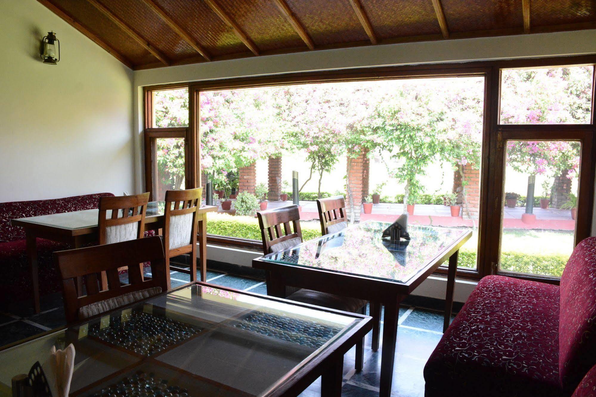 فندق Rishīkeshفي  Naturoville Ayurvedic And Yoga Retreat المظهر الخارجي الصورة