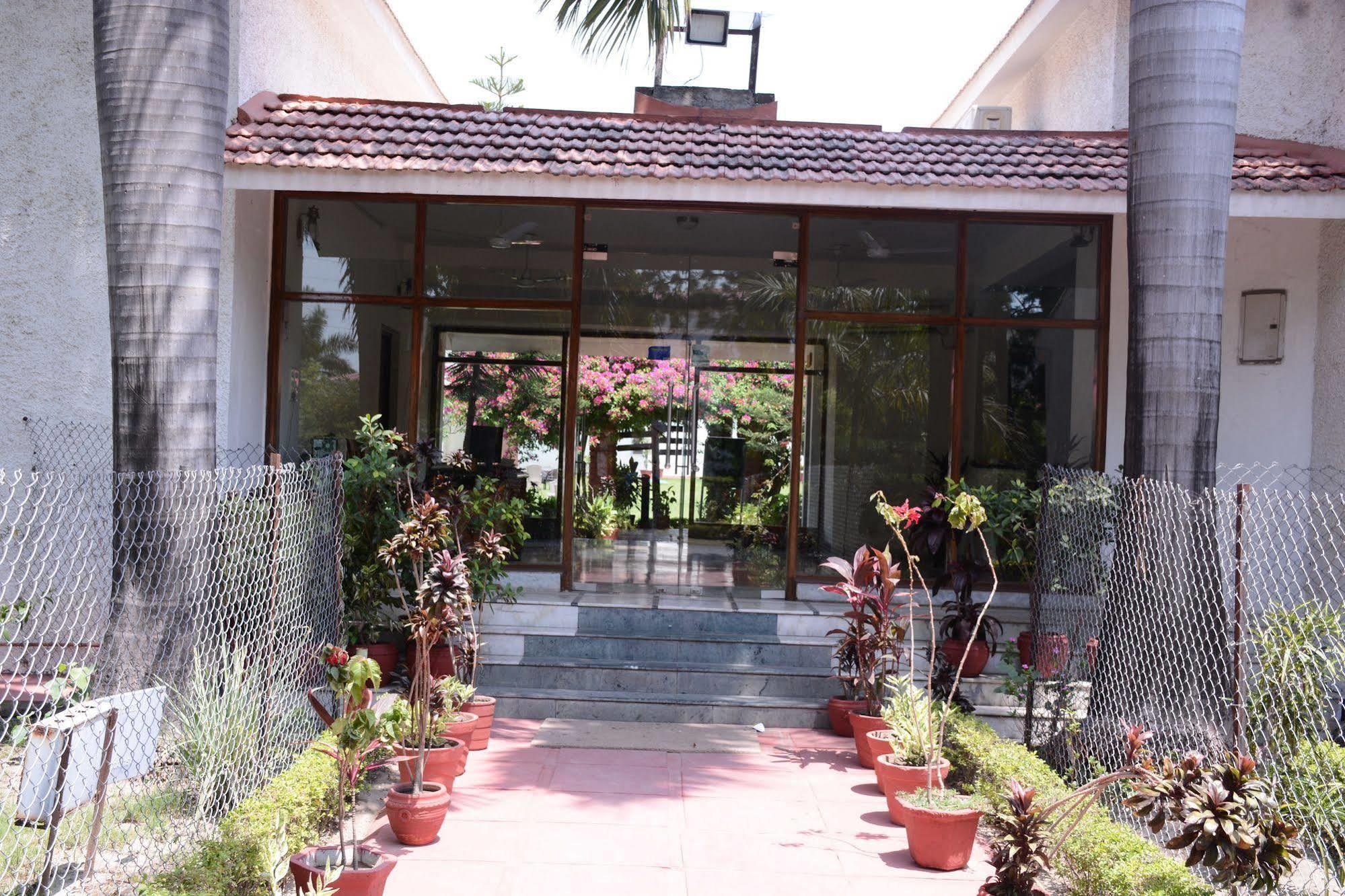 فندق Rishīkeshفي  Naturoville Ayurvedic And Yoga Retreat المظهر الخارجي الصورة
