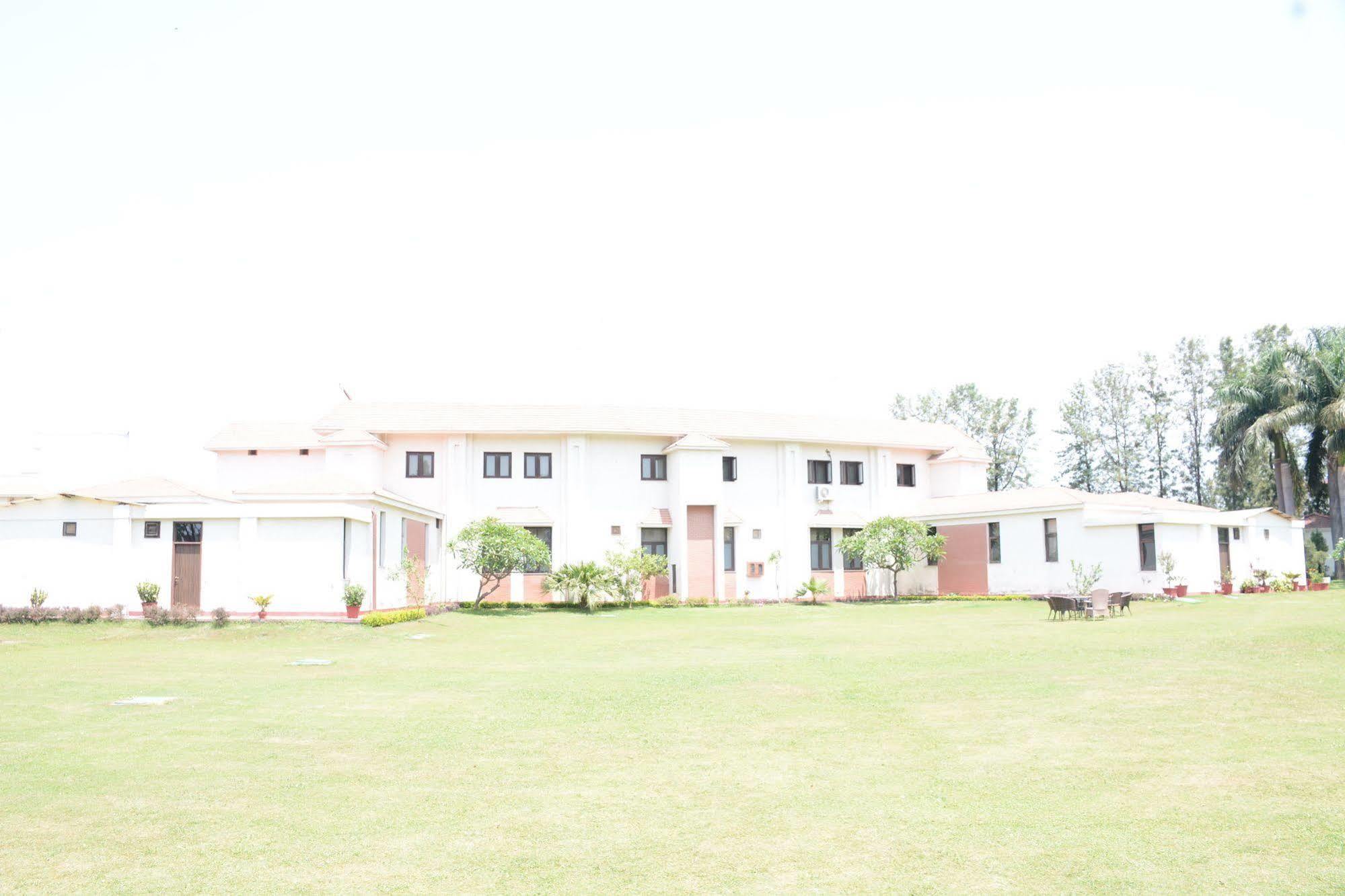 فندق Rishīkeshفي  Naturoville Ayurvedic And Yoga Retreat المظهر الخارجي الصورة